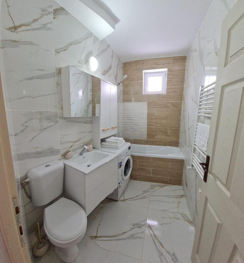 Dddd Apartament Cavnic Bagian luar foto