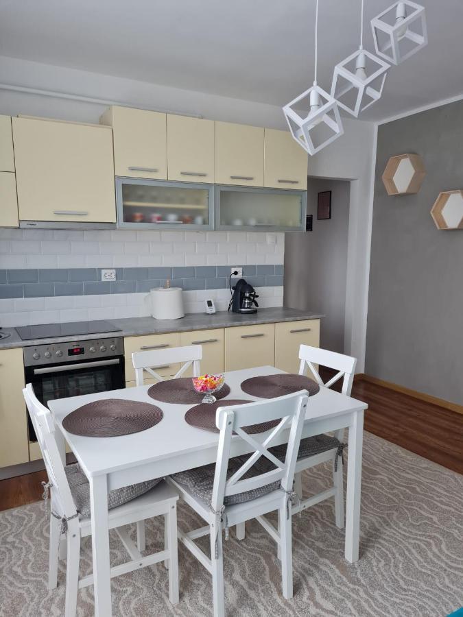 Dddd Apartament Cavnic Bagian luar foto